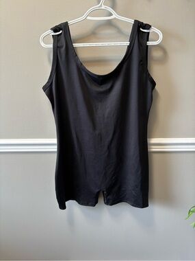 Black Sleeveless Scoop Neck Women's Tank Top